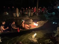 Māori canoe show