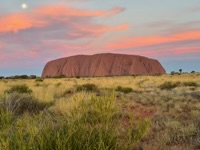 Uluṟu as the sun sets