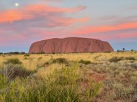 Uluṟu as the sun sets